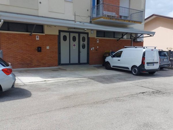 locale di sgombero in vendita a Jesolo in zona Lido