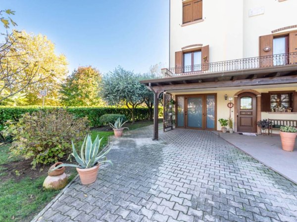 casa indipendente in vendita a Jesolo in zona Cortellazzo
