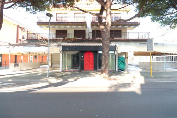 negozio in vendita a Jesolo in zona Lido