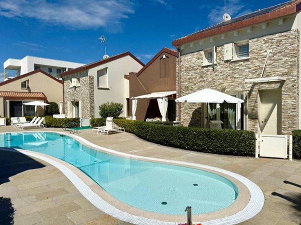 casa indipendente in vendita a Jesolo in zona Lido