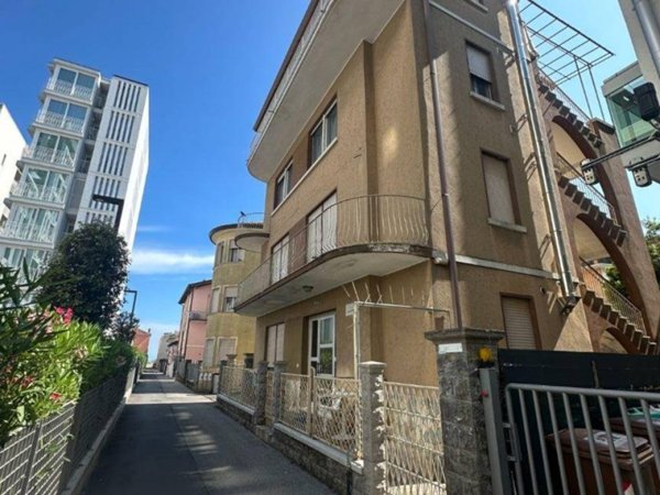 appartamento in vendita a Jesolo in zona Lido