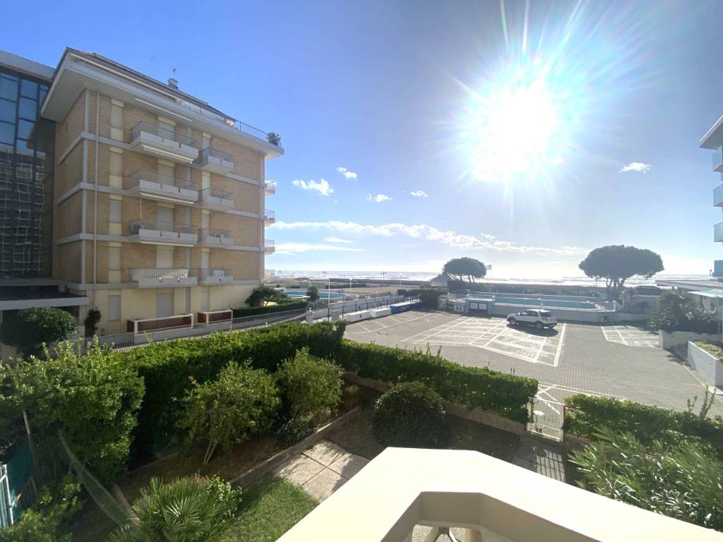 appartamento in vendita a Jesolo in zona Lido