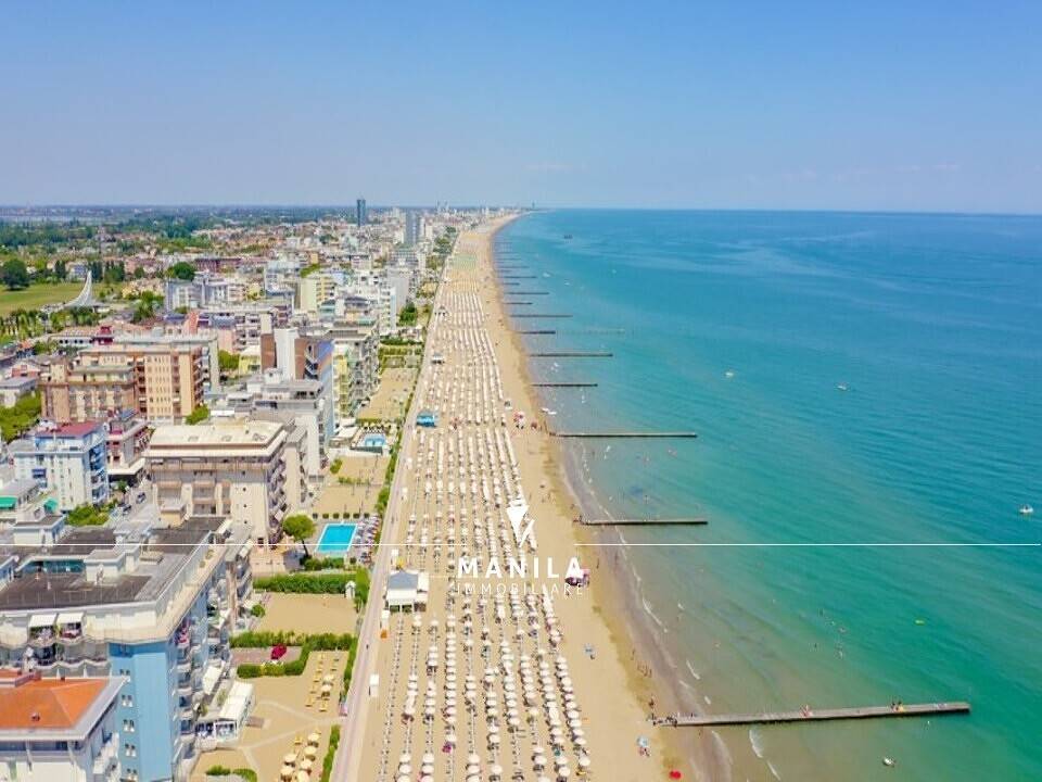 intera palazzina in vendita a Jesolo in zona Lido