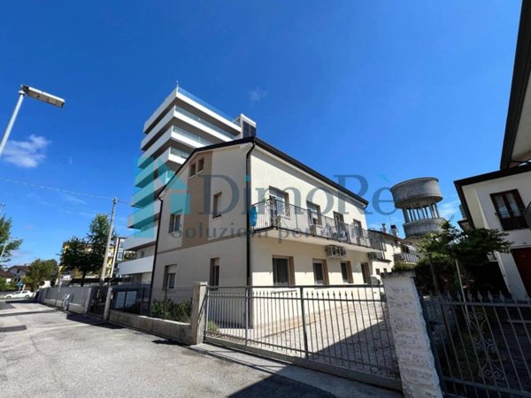 appartamento in vendita a Jesolo in zona Lido