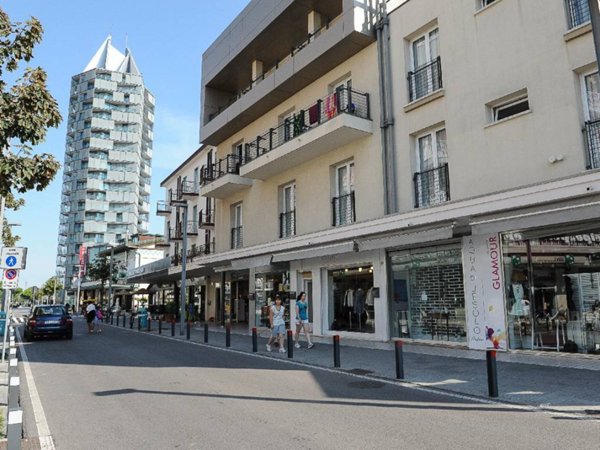 intera palazzina in vendita a Jesolo in zona Lido