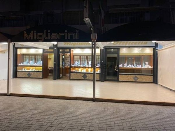 negozio in vendita a Jesolo in zona Lido