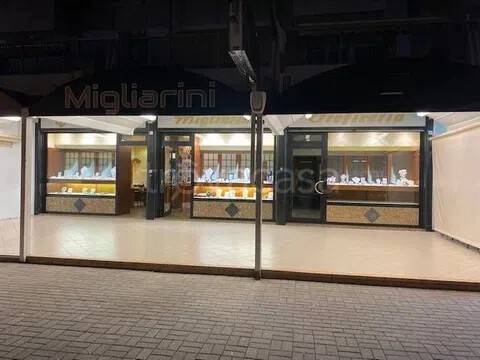 negozio in vendita a Jesolo in zona Lido