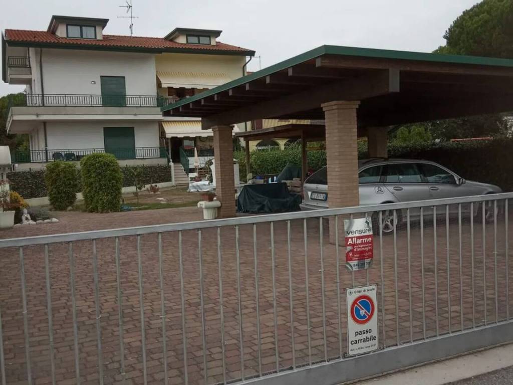 casa indipendente in vendita a Jesolo in zona Lido