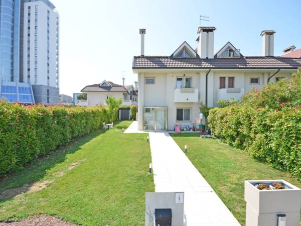 casa indipendente in vendita a Jesolo in zona Lido