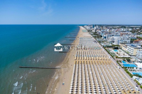 negozio in vendita a Jesolo in zona Lido