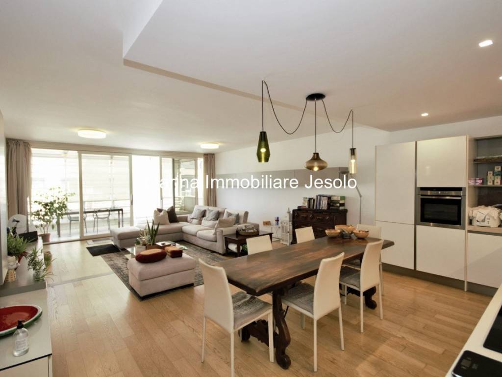 appartamento in vendita a Jesolo in zona Lido