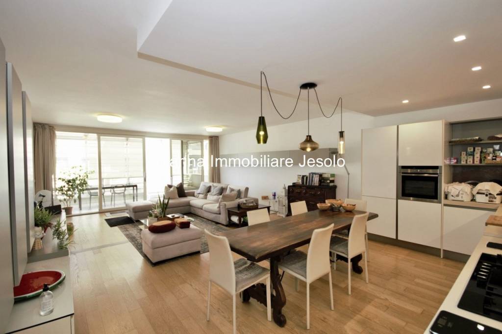 appartamento in vendita a Jesolo in zona Lido