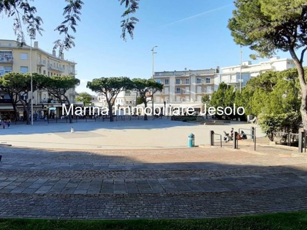 negozio in vendita a Jesolo in zona Lido