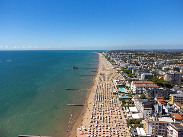 negozio in vendita a Jesolo in zona Lido