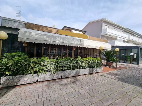 locale commerciale in vendita a Jesolo in zona Lido