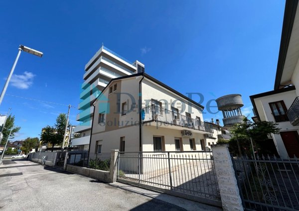 appartamento in vendita a Jesolo in zona Lido