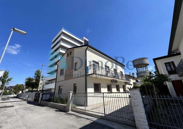appartamento in vendita a Jesolo in zona Lido