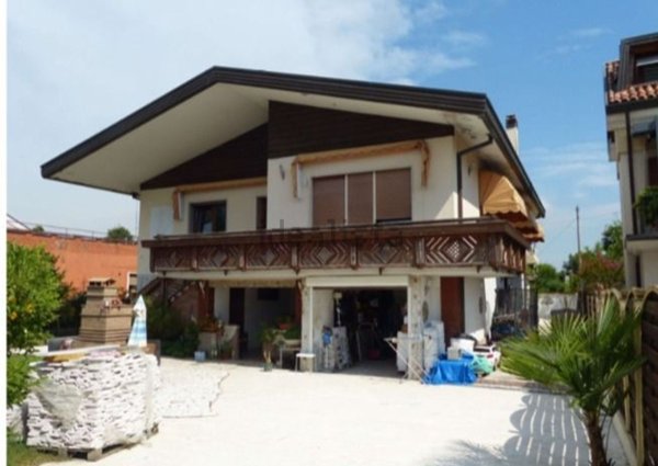 casa indipendente in vendita a Jesolo