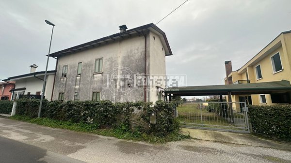 casa indipendente in vendita a Jesolo