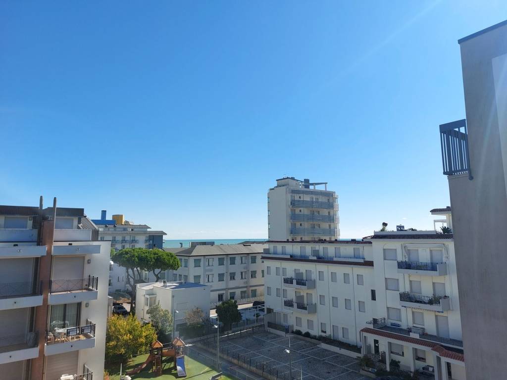 appartamento in vendita a Jesolo in zona Lido