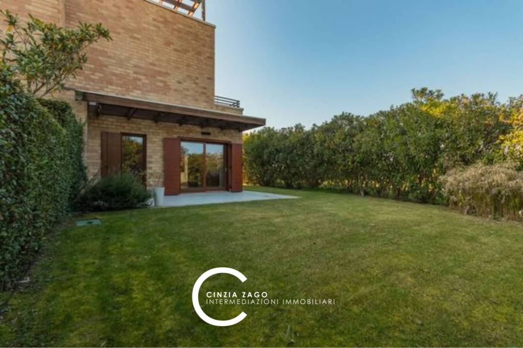 casa indipendente in vendita a Jesolo in zona Lido