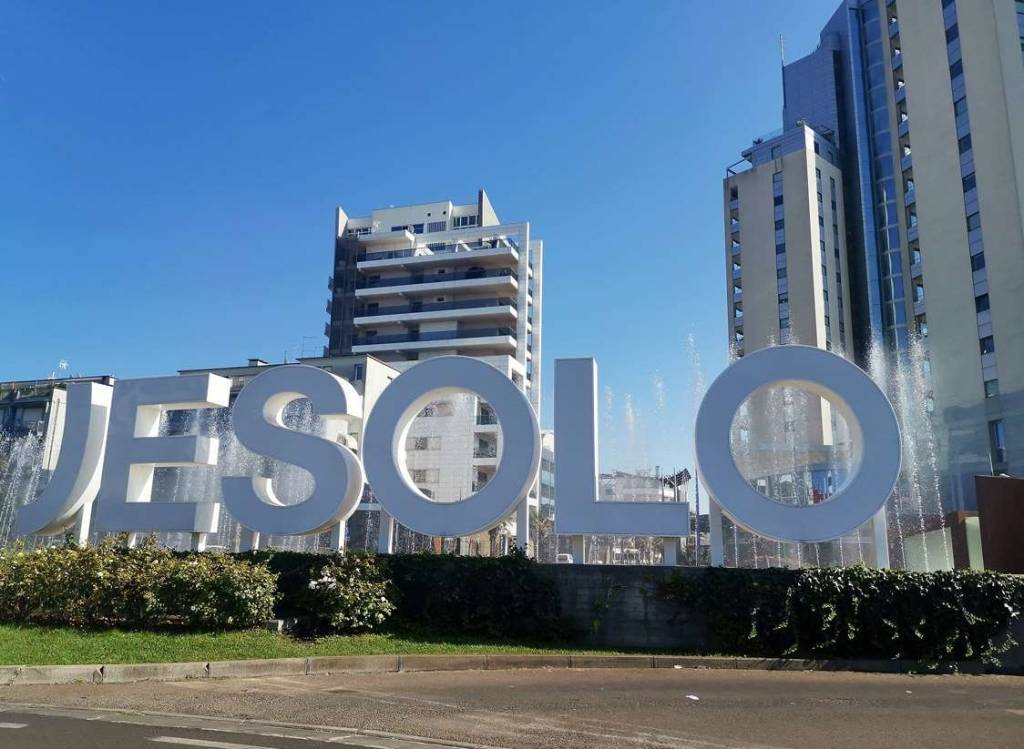 negozio in vendita a Jesolo in zona Lido