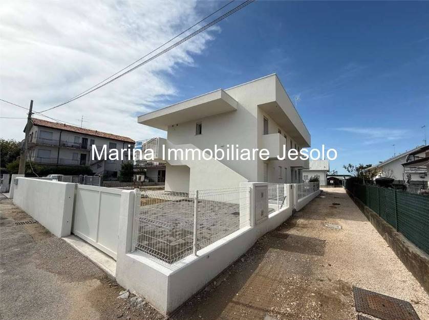 appartamento in vendita a Jesolo in zona Lido