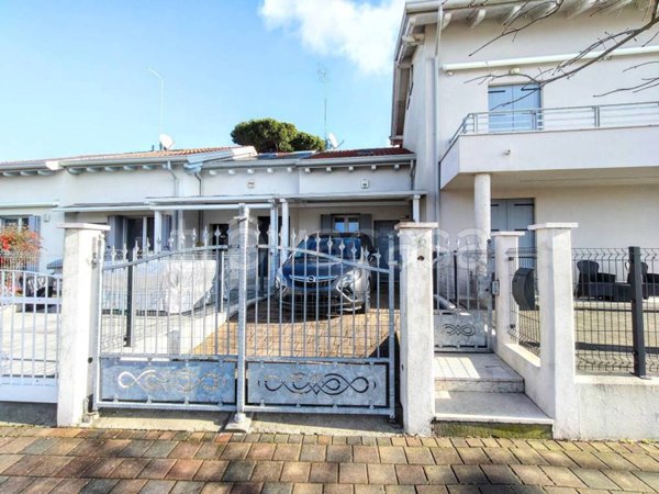 casa indipendente in vendita a Jesolo in zona Lido