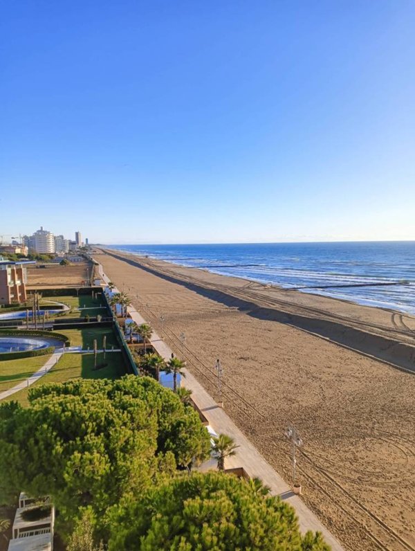 locale commerciale in vendita a Jesolo in zona Lido