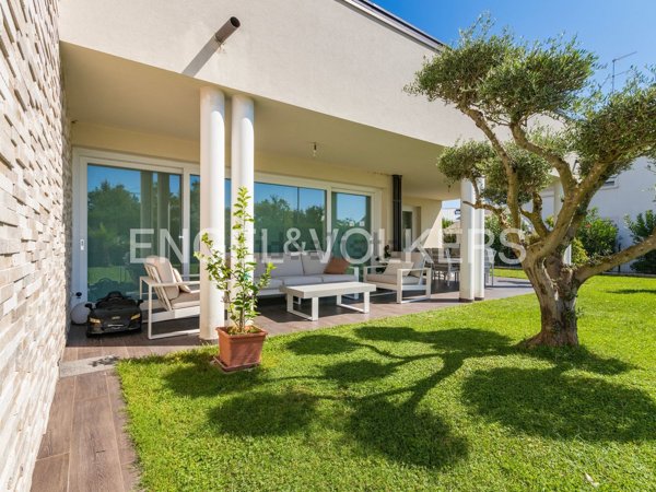 casa indipendente in vendita a Jesolo in zona Lido