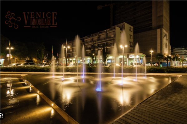 negozio in vendita a Jesolo in zona Lido