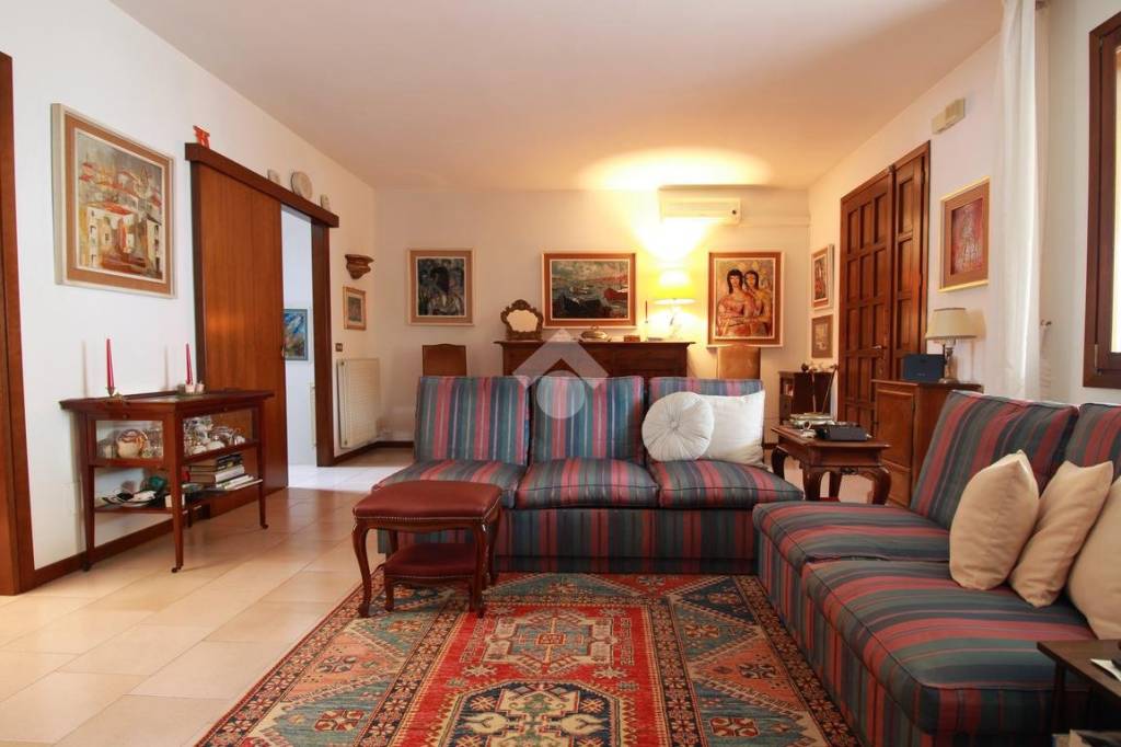 casa indipendente in vendita a Jesolo in zona Lido