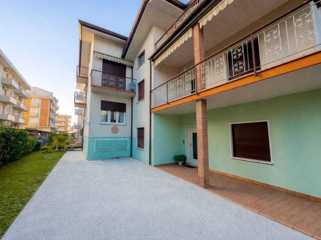 appartamento in vendita a Jesolo in zona Lido