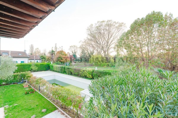 appartamento in vendita a Jesolo in zona Lido