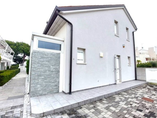 casa indipendente in vendita a Jesolo in zona Lido