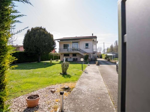 casa indipendente in vendita a Jesolo in zona Molinato