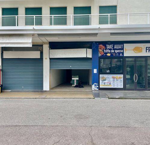 negozio in vendita a Jesolo in zona Lido
