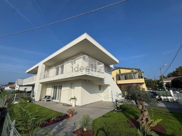 appartamento in vendita a Jesolo in zona Lido