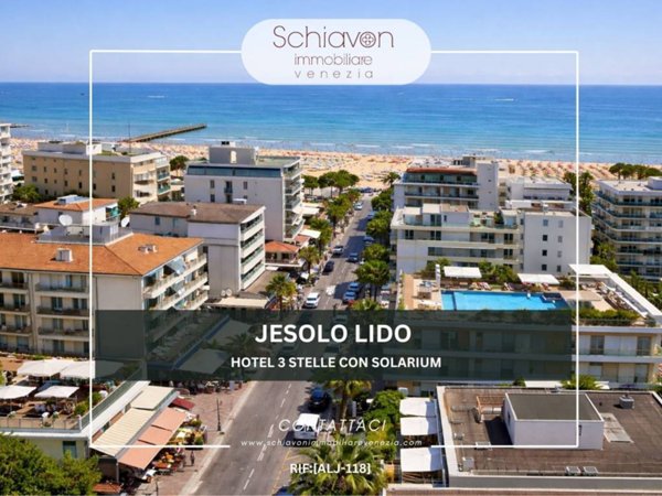 negozio in vendita a Jesolo in zona Lido