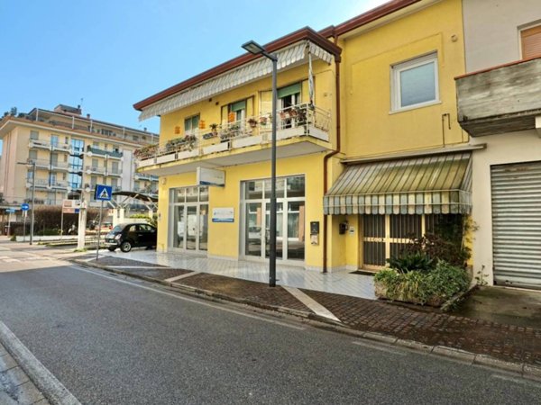 negozio in vendita a Jesolo in zona Lido
