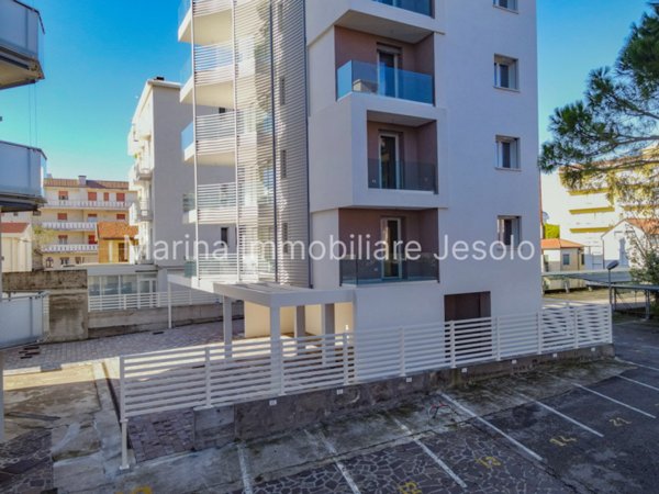 appartamento in vendita a Jesolo in zona Lido