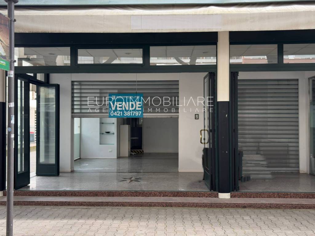 negozio in vendita a Jesolo in zona Lido
