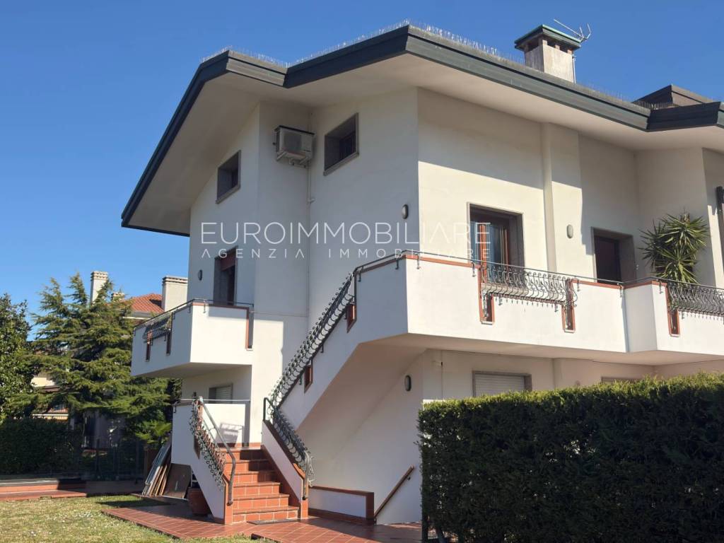 appartamento in vendita a Jesolo in zona Lido