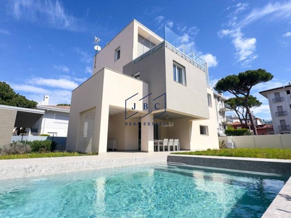 casa indipendente in vendita a Jesolo in zona Lido