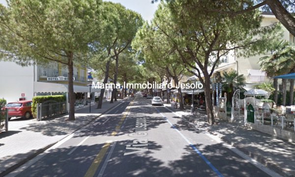 negozio in vendita a Jesolo in zona Lido