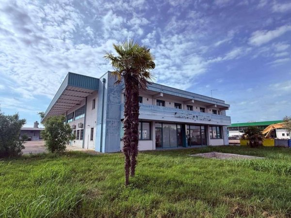locale commerciale in vendita a Jesolo in zona Molinato