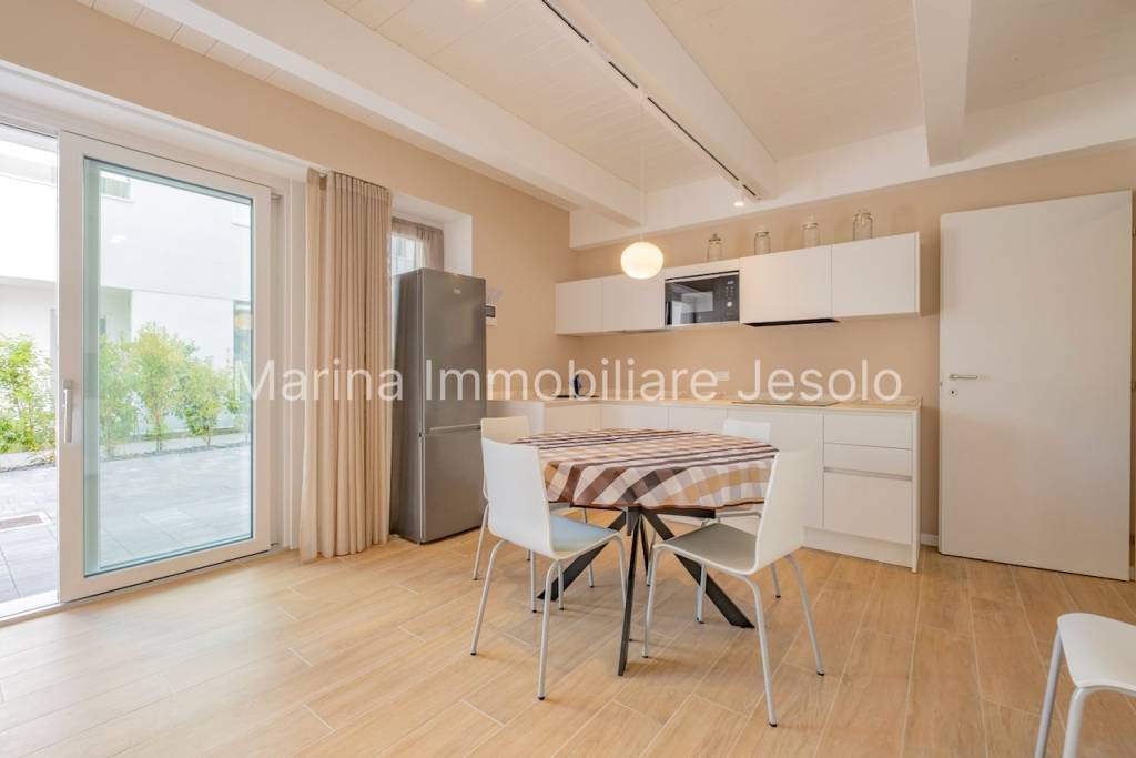appartamento in vendita a Jesolo in zona Lido