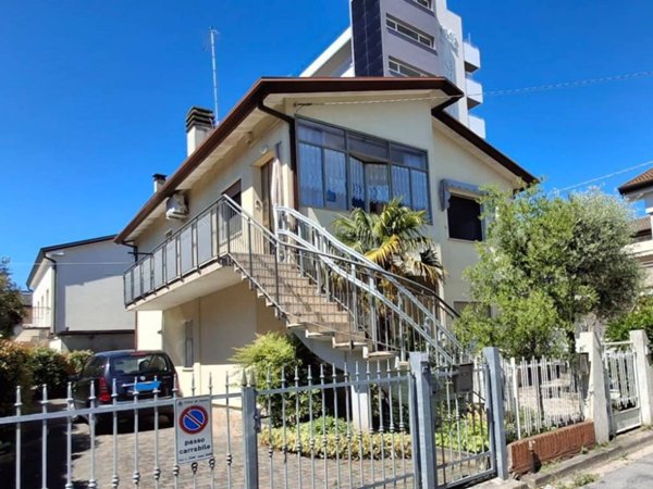 appartamento in vendita a Jesolo in zona Lido