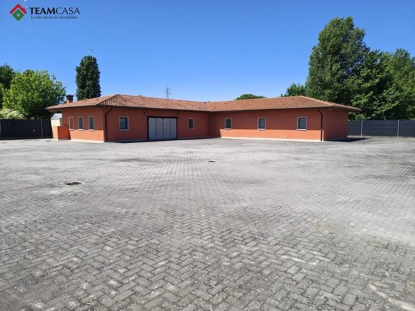 locale commerciale in vendita a Jesolo in zona Lido