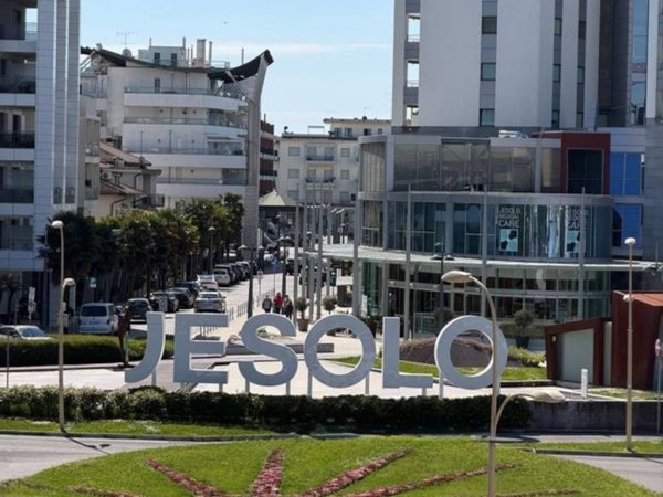 appartamento in vendita a Jesolo in zona Lido